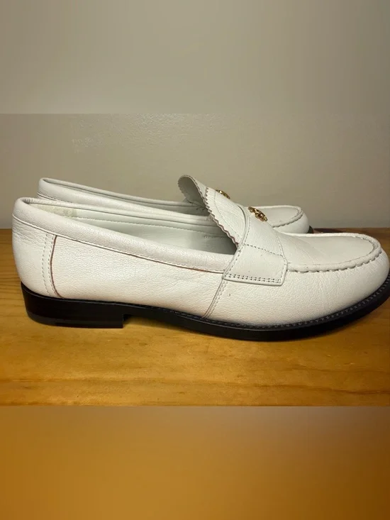 Tory Burch | Classic Slip On Double T Scalloped Leather Loafer in New Ivory 7.5 - Picture 5 of 13